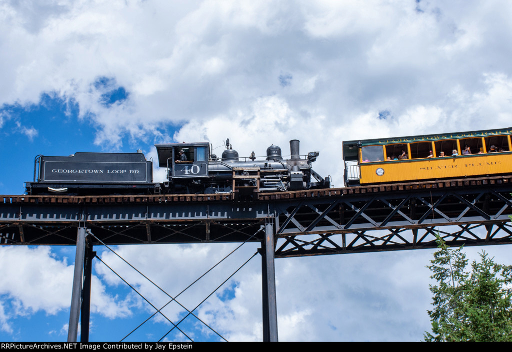 Closer shot of GLRX 40 coming around the Devil's Gate Trestle